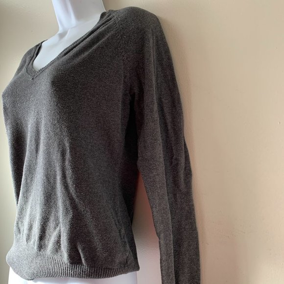 GAP grey cotton V-neck size M - Picture 8 of 13